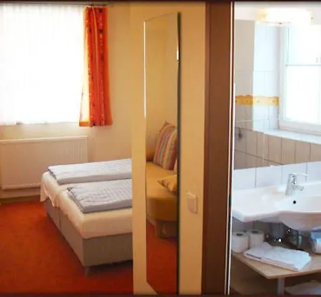 Neues Gastehaus Und Hotel-pension Zum Gmoana Guest house Sankt Valentin