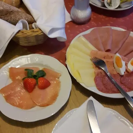 Neues Gastehaus Und Hotel-pension Zum Gmoana 3*