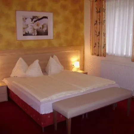 Neues Gastehaus Und Hotel-pension Zum Gmoana Pensionat 3*